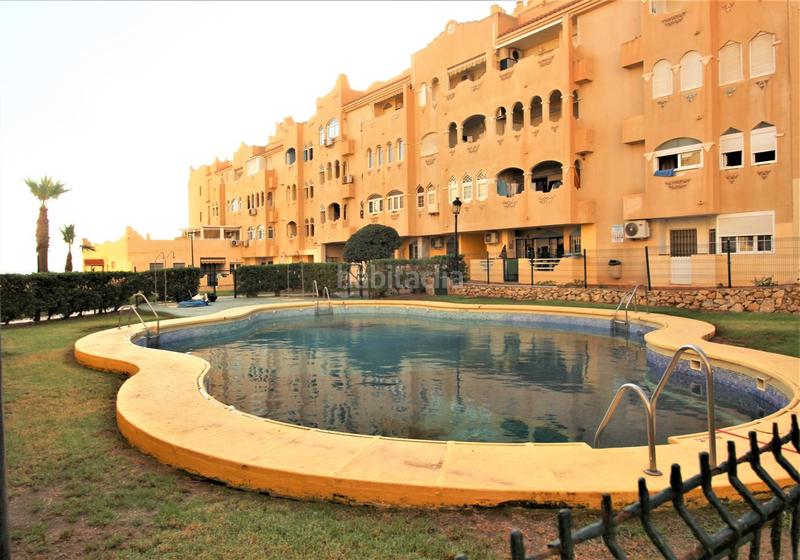 Foto 9443dc22-c2d6-442a-a140-f12f814d7ddf. Rent flat with parking pool in Retamar Almería