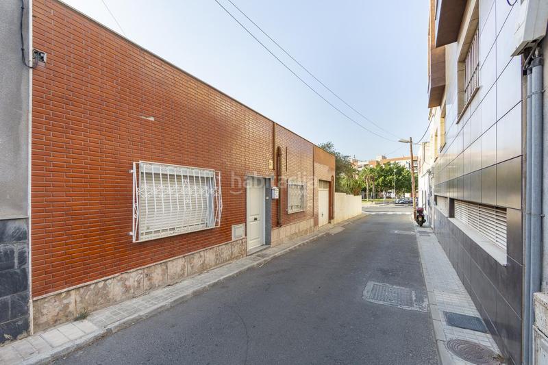 Foto 993aed1d-703a-40ce-bdf5-d883fda690a0. Casa amb aparcament a San Luis Almería