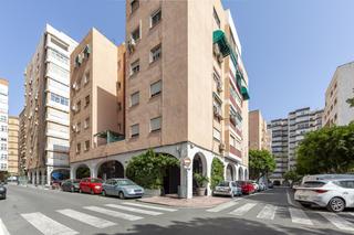 Local Comercial  General moscard. Cafeteria liceo