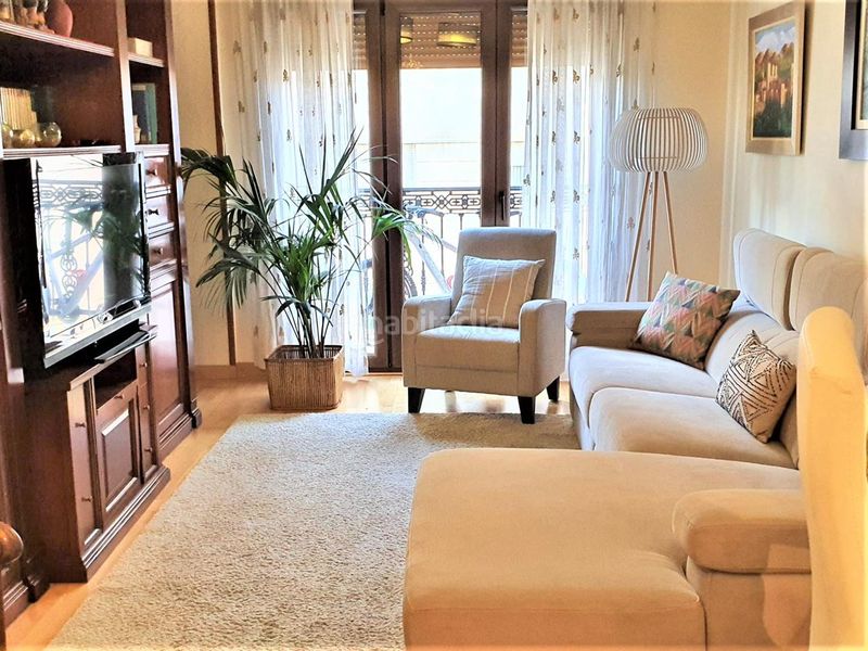 Foto 6e32372b-eea3-4021-90c4-34f50b25e804. Alquiler piso vivienda 3 dormitorios en calle altamira en Almería
