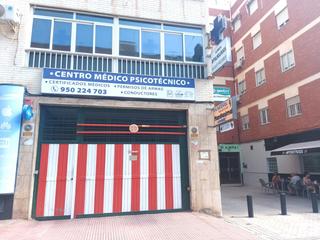 Parking voiture en Nueva Andaluca. Plaza de garaje padre mendez