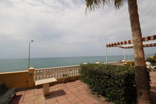 Chalet en Benajarafe. Villa en primera línea de playa en benajarafe