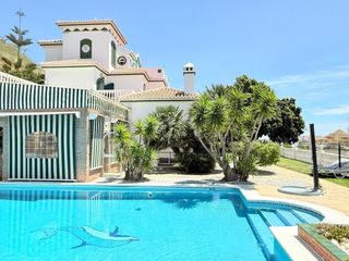 Chalet in Urbanización Santa Rosa. Villa de lujo en torrox costa