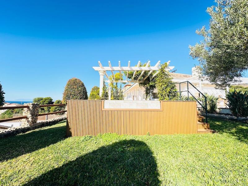 Foto 2014d8fc-921a-46ad-8ccc-751182c60121. Chalet avec piscine dans Urbanización Santa Rosa Torrox