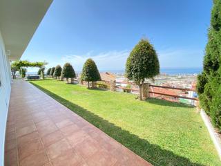 Chalet en Urbanización Santa Rosa. Villa de lujo en torrox costa con vistas espectaculares al mar.