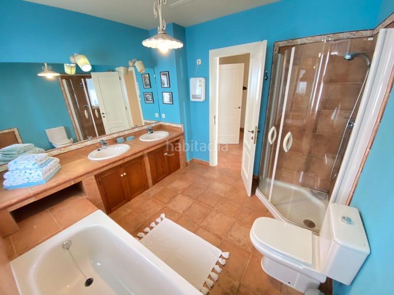 Foto 9787e472-4bea-4820-a80c-90a23c231dd0. Chalet avec piscine dans Urbanización Santa Rosa Torrox