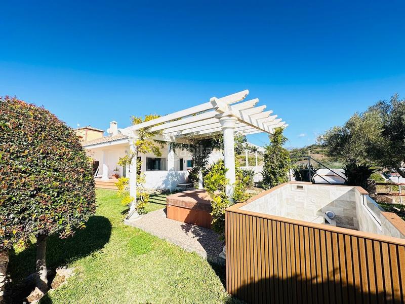 Foto ba9ba3b3-6b34-484e-929e-ed586dfa4591. Chalet avec piscine dans Urbanización Santa Rosa Torrox