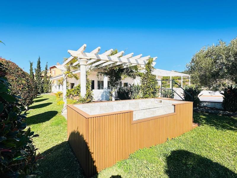 Foto f291653b-87b8-43cb-bf83-22e4ff3b659a. Chalet villa de lujo costa con vistas espectaculares al mar. en Torrox