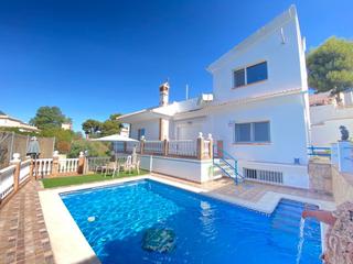 Chalet en El Morche. Villa  a 200 metros  de la playa en mezquitilla vélez málaga y a