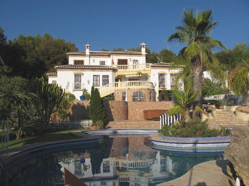 Foto 8ab865a0-9f79-4ab3-b5bd-01094e897cc0. Chalet villa de lujo ubicada en zona exclusiva en Nerja