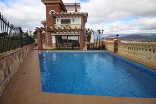 Chalet à Viña Málaga. Villa de lujo en torre del mar.
