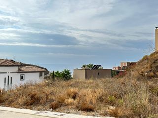 Terreny residencial a El Peñoncillo. Parcela urbana de 1.060 m2 en torrox costa en la urbanización ba