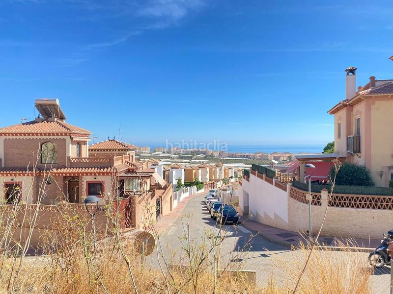 Foto 181e769c-4825-4ba0-be5a-012987fa0668. Terreno residencial tres parcelas urbanas de 279 m2 costa, con superficies construidas de 243, 214 y 222 m2 respectivamente, incluyen salone en Torrox