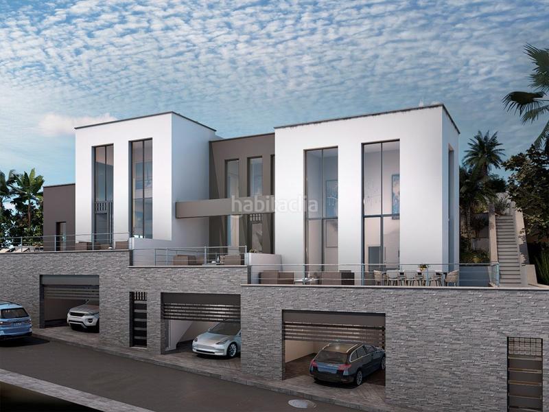 Foto 672ab102-d326-42c2-aa45-7922851e73c6. Terreno residencial tres parcelas urbanas de 279 m2 costa, con superficies construidas de 243, 214 y 222 m2 respectivamente, incluyen salone en Torrox