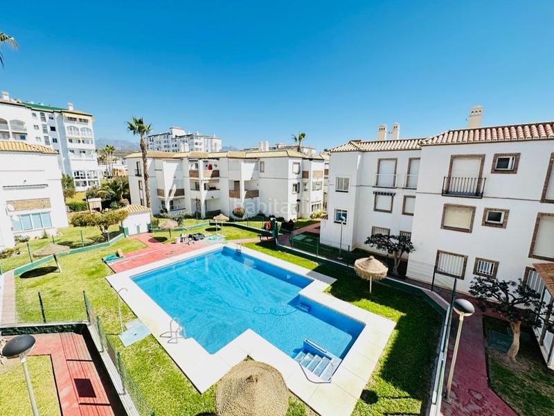Foto 50be8e94-b90d-4a36-b481-b58a4615d8e6. Ático piso en primera línea de playa con vistas frontales al mar de 60 m2 en urbanización Laguna Beach costa. en Torrox