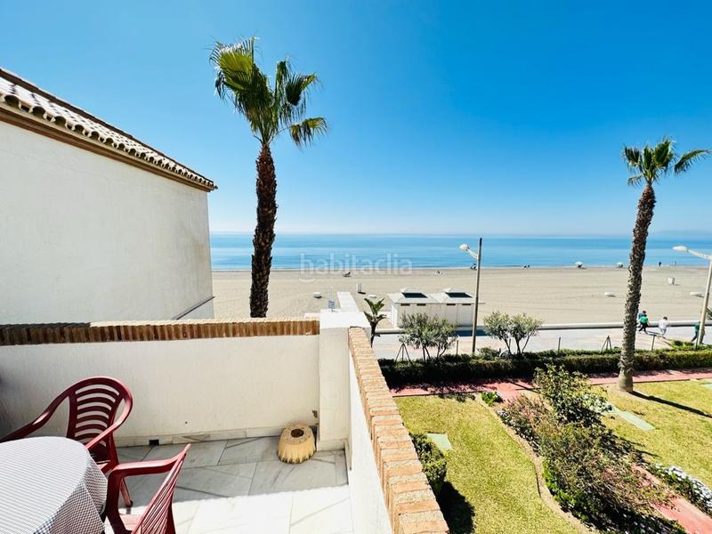 Foto 68e67668-831f-422a-97f7-5a5b16f847bc. Ático piso en primera línea de playa con vistas frontales al mar de 60 m2 en urbanización Laguna Beach costa. en Torrox