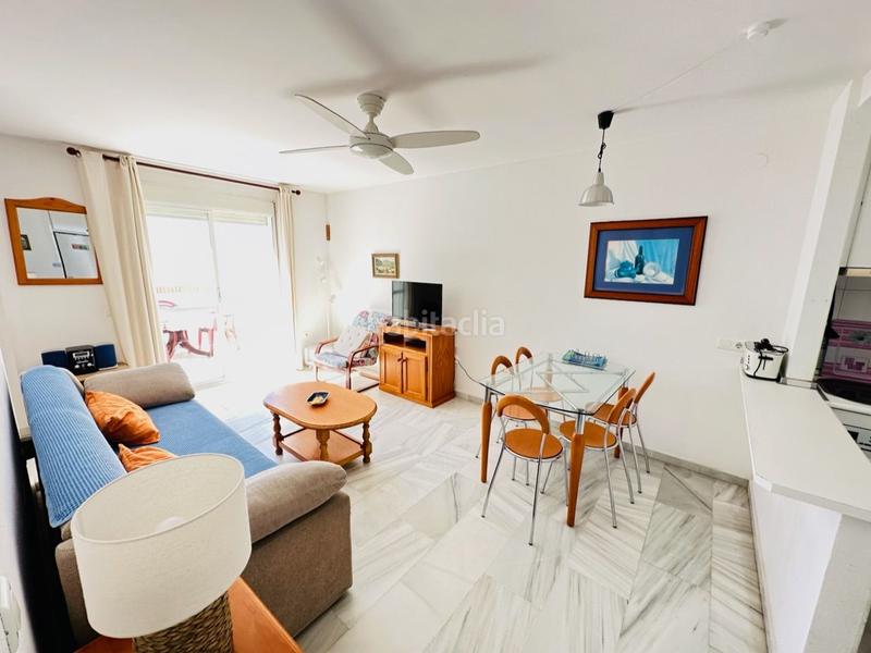 Foto 8695ee87-9382-4fe8-9461-ffffefc5cb21. Ático piso en primera línea de playa con vistas frontales al mar de 60 m2 en urbanización Laguna Beach costa. en Torrox