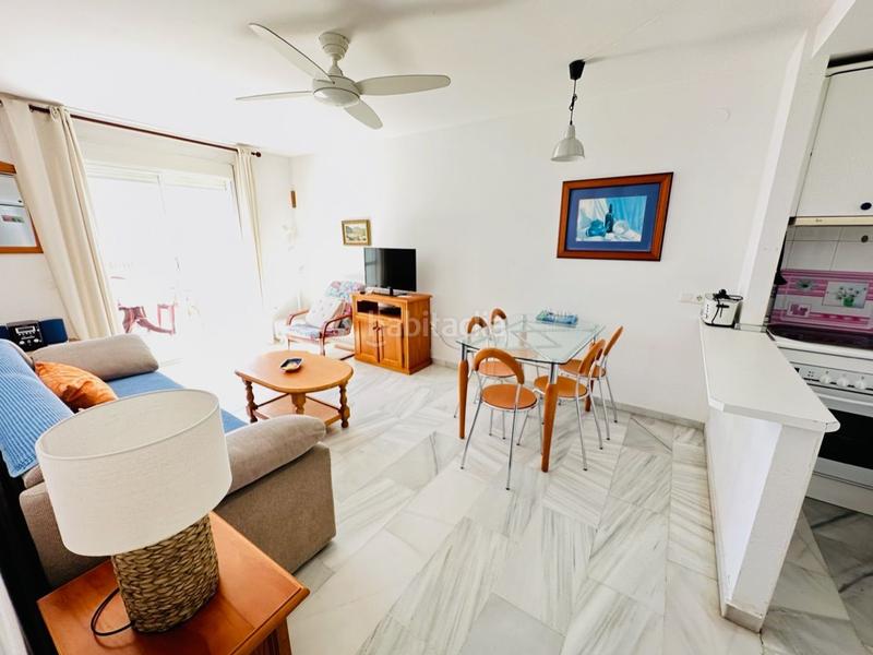 Foto 9111d46d-f82c-487c-817f-708f009fc90a. Ático piso en primera línea de playa con vistas frontales al mar de 60 m2 en urbanización Laguna Beach costa. en Torrox