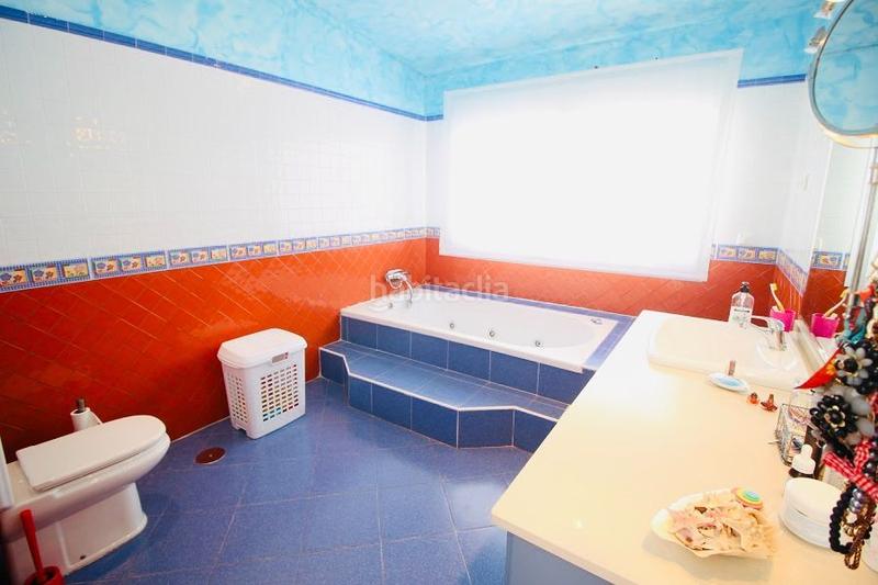 Foto 11e03b3e-1af9-4951-a0af-fa1c52f62fcd. Casa espectacular chalet situado en primera línea de playa costa málaga con salida directa al paseo marítimo en Torrox
