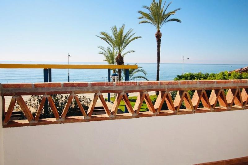 Foto 3b017374-d0bd-4790-8a81-cb99235e35d7. Casa espectacular chalet situado en primera línea de playa costa málaga con salida directa al paseo marítimo en Torrox