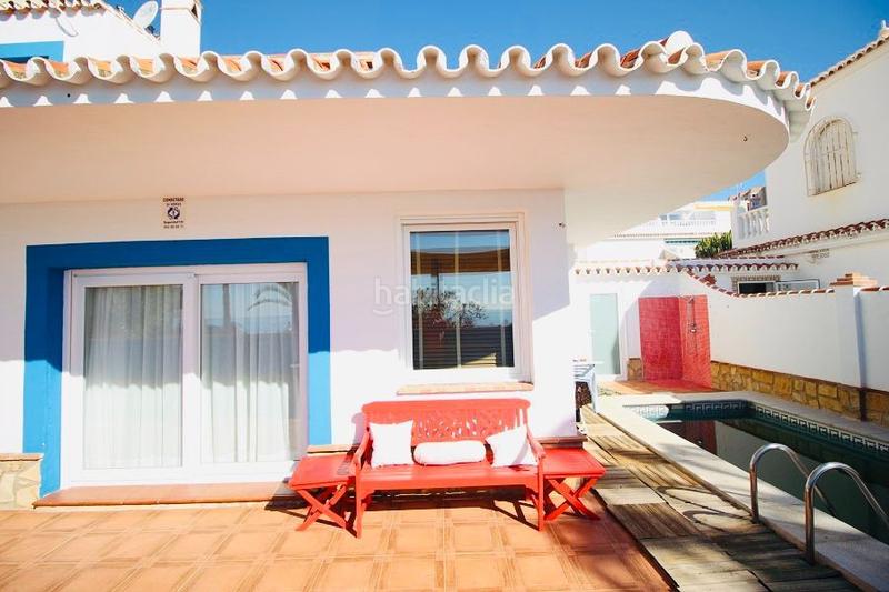 Foto 6401a205-e03b-4dc9-95fd-dbf8e82b9e59. Casa espectacular chalet situado en primera línea de playa costa málaga con salida directa al paseo marítimo en Torrox