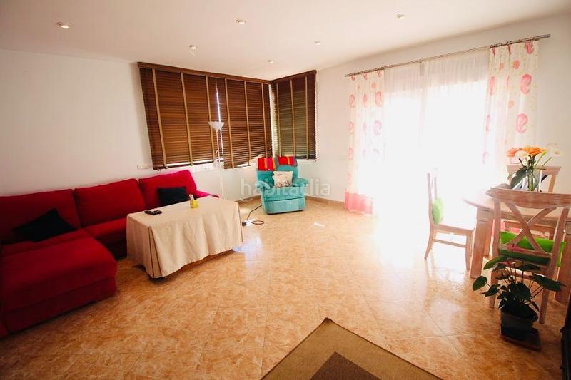 Foto decbbb5b-760b-4139-a207-fe08ae43baa8. Casa espectacular chalet situado en primera línea de playa costa málaga con salida directa al paseo marítimo en Torrox