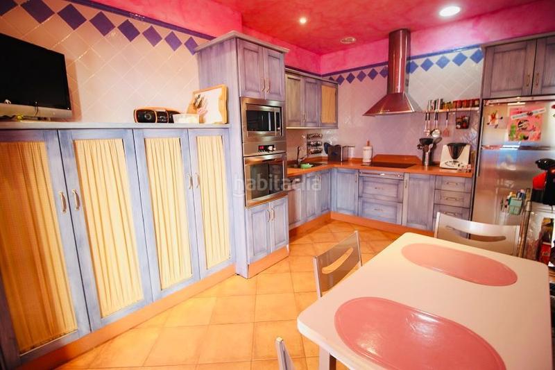 Foto fb7c92bc-6181-44e4-be60-49eda530cd6b. Casa espectacular chalet situado en primera línea de playa costa málaga con salida directa al paseo marítimo en Torrox