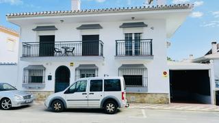 Maison jumelée à Urbanización Santa Rosa. Chalet adosado en torrox costa  y a 200 metros de la playa.
