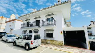 Reihenhaus in Urbanización Santa Rosa. Chalet adosado en torrox costa  y a 200 metros de la playa.