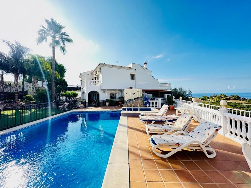 Foto ac588dbd-b93a-455c-a052-ec34da6e4a27. Xalet amb piscina a Centro Nerja