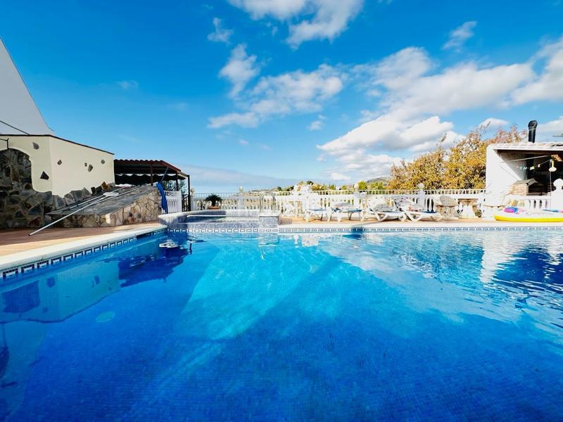 Foto c1dbc4ff-e0b6-41b0-8ee5-ea895446f761. Chalet villa de lujo . en Centro Nerja