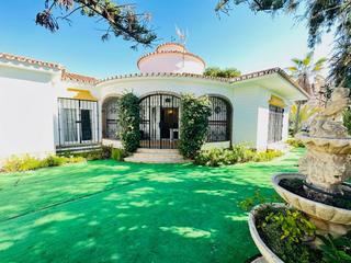 Xalet a Centro Internacional. Espectacular villa  junto al mar en torrox costa málaga.