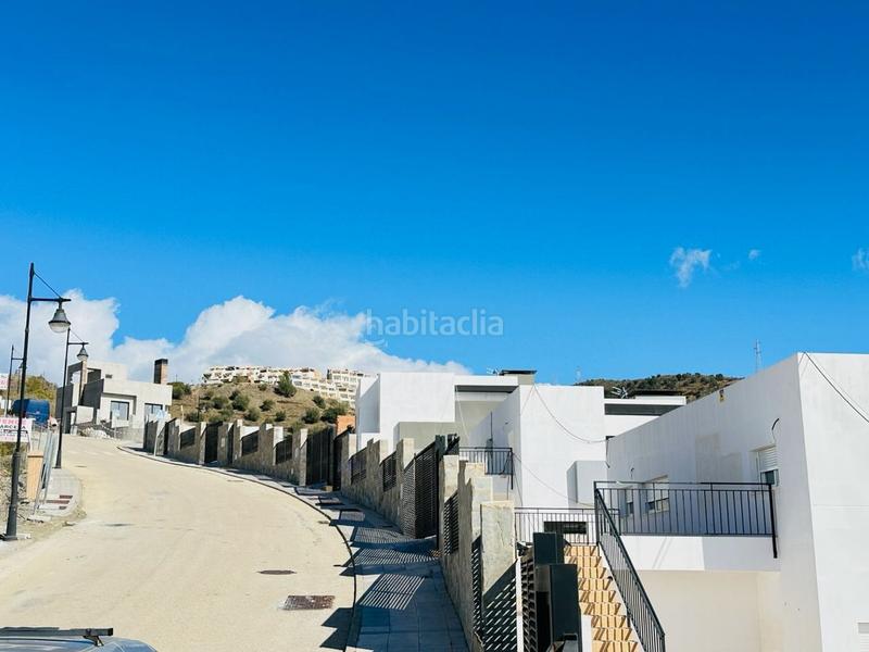 Foto dcc98f54-a700-473f-b431-a2c1106c3f01. Chalet villas de lujo de estilos modernos en la urbanización balcones dEl Peñoncillo costa. en Torrox