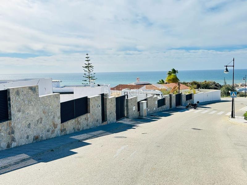 Foto 88ae02dd-a233-43f7-8cfa-db0e5ba75e63. Chalet villas de lujo de estilos modernos en la urbanización balcones dEl Peñoncillo costa. en Torrox