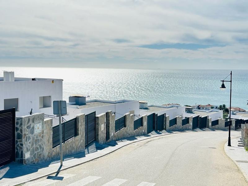 Foto fe575cf6-3572-4807-9dad-e978c3994d64. Chalet villas de lujo de estilos modernos en la urbanización balcones dEl Peñoncillo costa. en Torrox