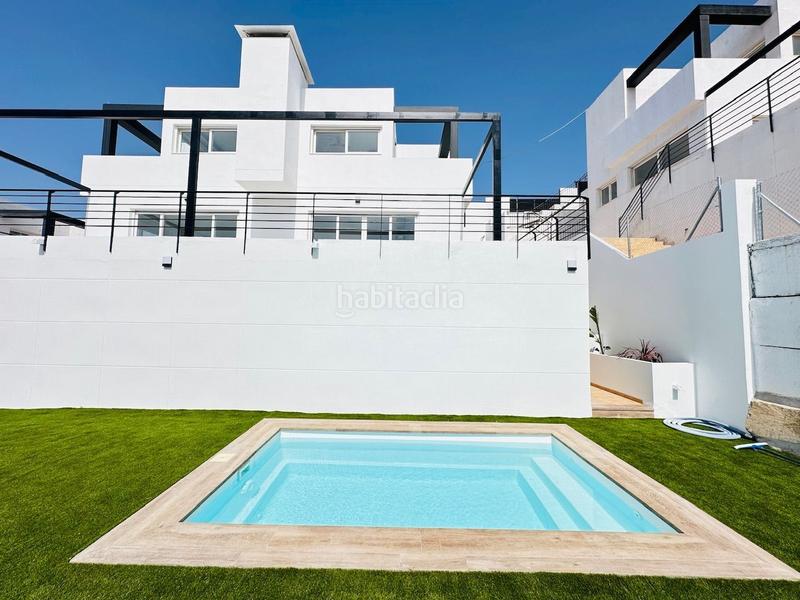Foto 41fadcb1-7a76-4d5a-a392-ff484ad5e7a0. Chalet villas de lujo de estilos modernos en la urbanización balcones dEl Peñoncillo costa. en Torrox