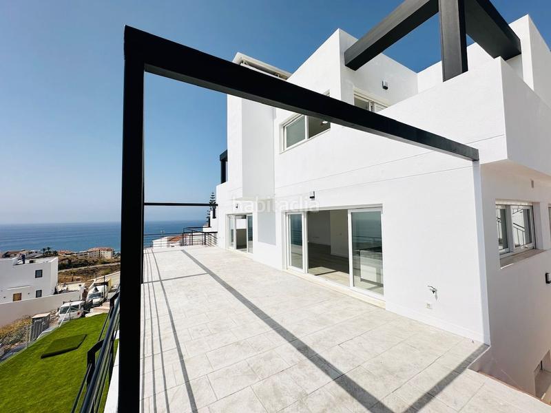Foto 4c6ad927-dcf0-4797-af72-6553654d75c1. Chalet villas de lujo de estilos modernos en la urbanización balcones dEl Peñoncillo costa. en Torrox