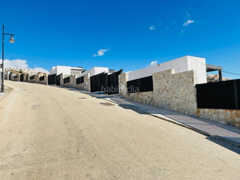 Foto 4ff11cce-9047-4a30-a15c-da02d87390fc. Chalet villas de lujo de estilos modernos en la urbanización balcones dEl Peñoncillo costa. en Torrox