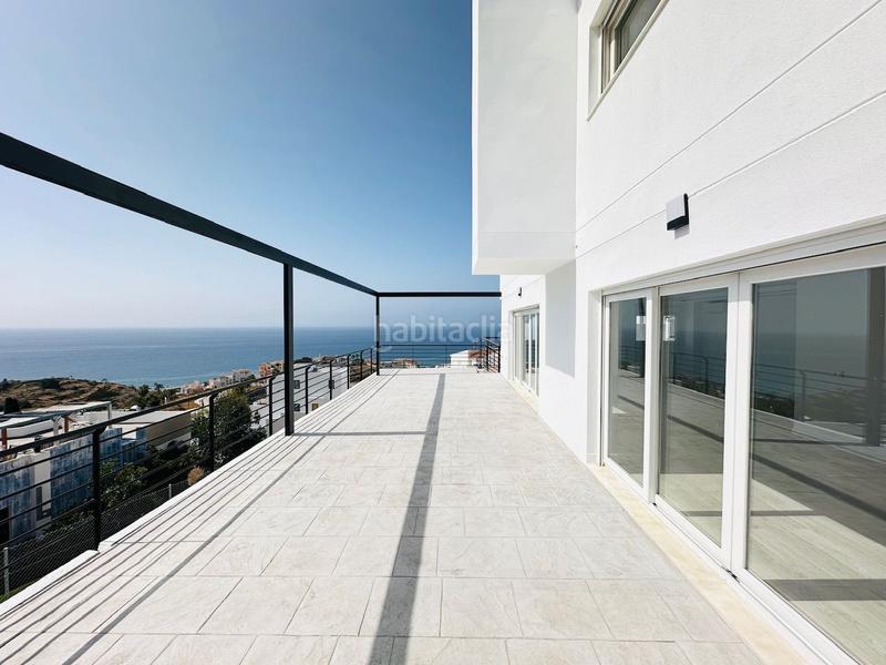 Foto 52818a6f-c22f-47b8-b2fe-3d9602146b40. Chalet villas de lujo de estilos modernos en la urbanización balcones dEl Peñoncillo costa. en Torrox