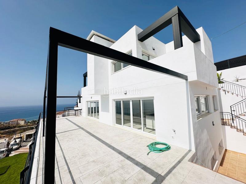 Foto 735405a0-43ff-48e6-9fce-133be4852c68. Chalet villas de lujo de estilos modernos en la urbanización balcones dEl Peñoncillo costa. en Torrox