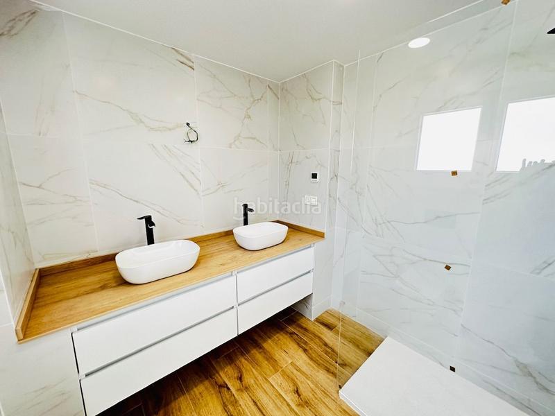 Foto f0014c40-2cab-4b1d-9fdd-d4d13a9cf709. Chalet villas de lujo de estilos modernos en la urbanización balcones dEl Peñoncillo costa. en Torrox