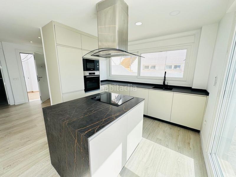 Foto f3734e78-f208-4b84-99b3-6f87f4aa894d. Chalet villas de lujo de estilos modernos en la urbanización balcones dEl Peñoncillo costa. en Torrox