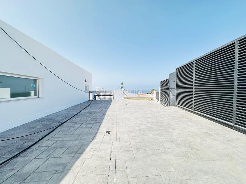 Foto fd4dfe24-68ba-4242-961d-203fd6f2464a. Chalet villas de lujo de estilos modernos en la urbanización balcones dEl Peñoncillo costa. en Torrox