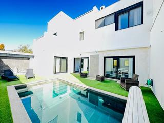 Xalet a Avda Pescia - Ctra de Frigiliana. Villa de lujo de estilo moderno en nerja con vistas  al mar y la