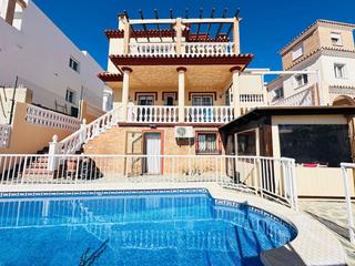 Chalet à Viña Málaga. Villa de lujo ubicada en la urbanización viña málaga en torre de