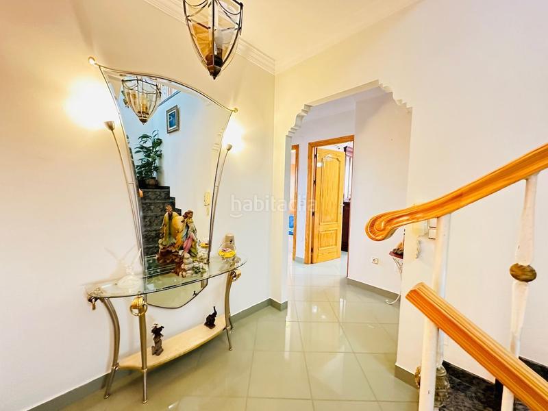 Foto 1458b3e9-ff5b-46d1-a0b0-548e5ab1af24. Chalet villa de lujo ubicada en la urbanización Viña Málaga . en Torre del Mar