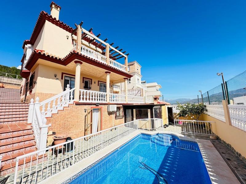 Foto 442fe806-6753-40e7-b778-94eda0c695b1. Chalet villa de lujo ubicada en la urbanización Viña Málaga . en Torre del Mar