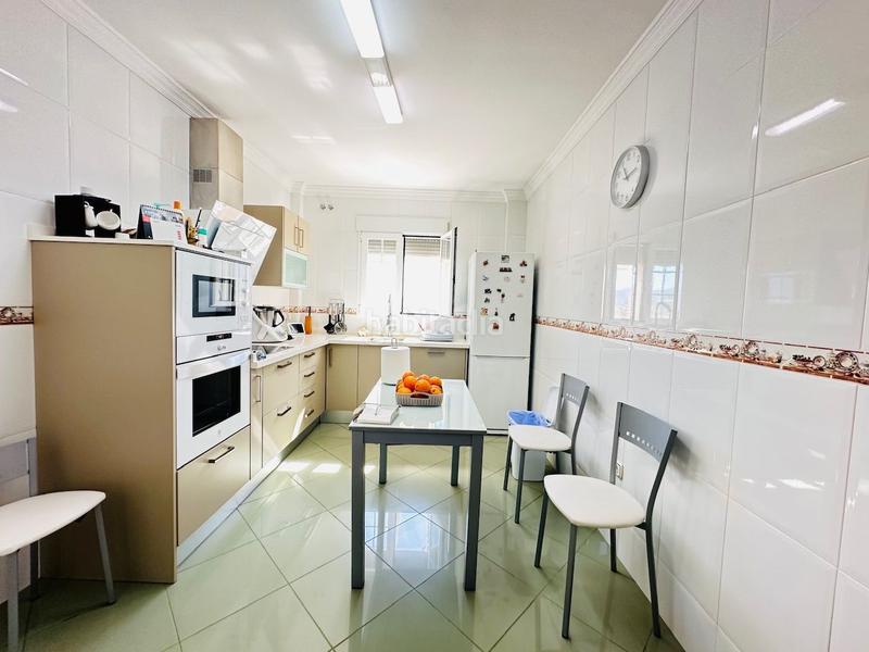 Foto 4d9b58fe-16cc-4816-b7e1-22f8501a0f17. Chalet villa de lujo ubicada en la urbanización Viña Málaga . en Torre del Mar