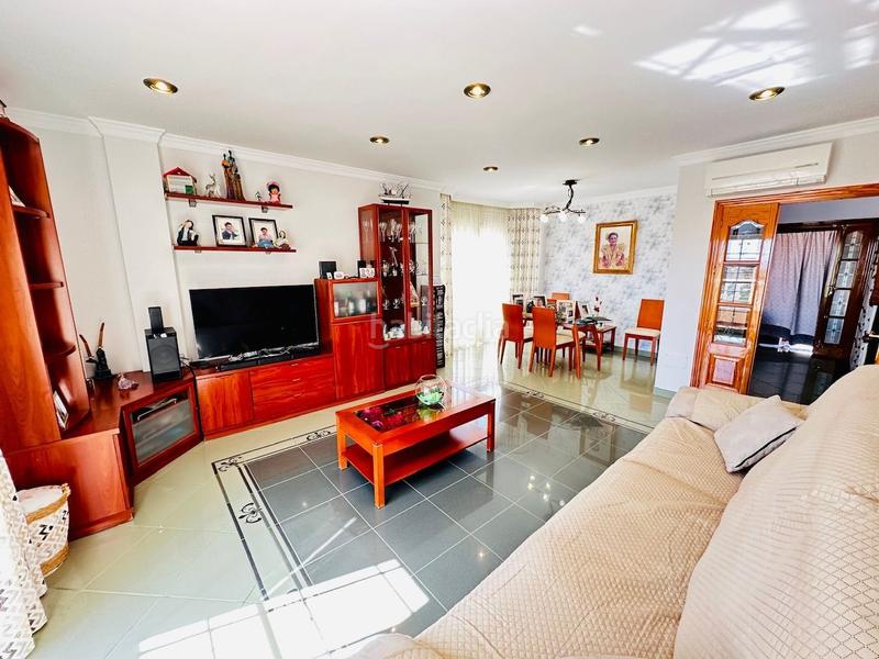Foto 734c1a0b-12e5-4b58-9830-c6042f09ce61. Chalet villa de lujo ubicada en la urbanización Viña Málaga . en Torre del Mar