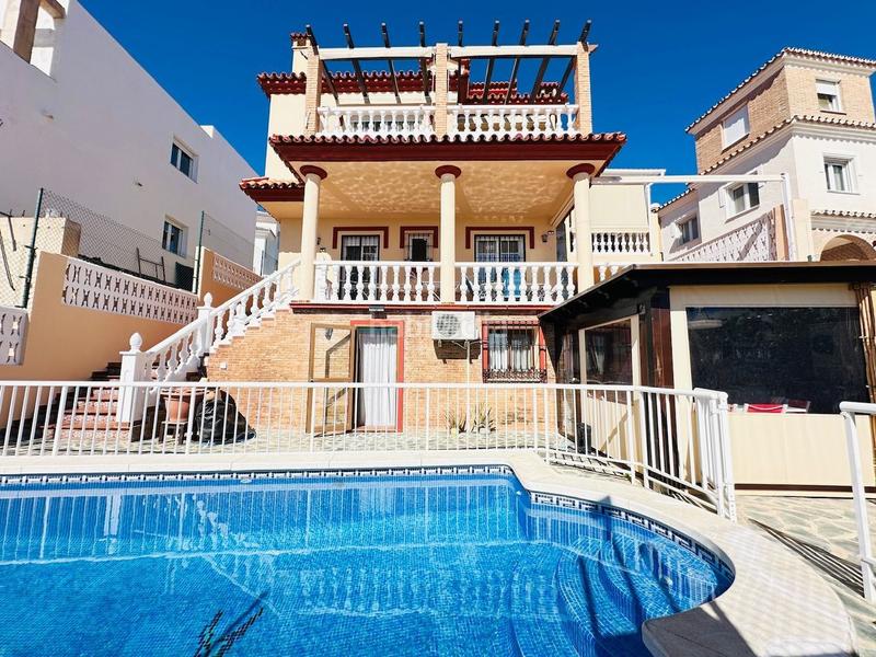 Foto aa28710a-73a3-4391-9db2-8ee790c375de. Chalet villa de lujo ubicada en la urbanización Viña Málaga . en Torre del Mar